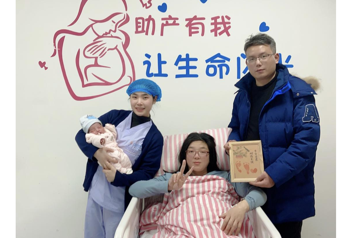 岳阳市妇幼保健院喜迎新年首名“龙宝宝”